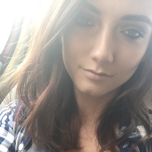 Profile Picture of Melissa Scumaci (@meliss93) on Poshmark