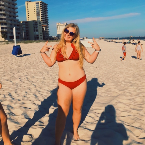 Profile Picture of Gracey Lassiter (@gracey_lassiter) on Poshmark