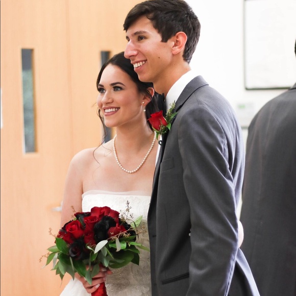 Profile Picture of Julianna Savoy (@juliannasavoy) on Poshmark