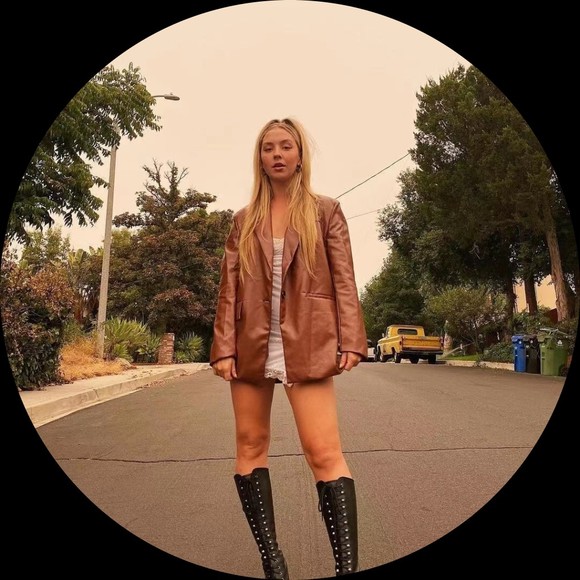 Profile Picture of Claretha Beuerle (@clarethabeuerle) on Poshmark