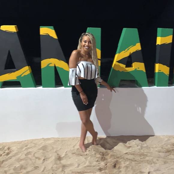 Profile Picture of Alexis Dodds (@alexisdodds) on Poshmark