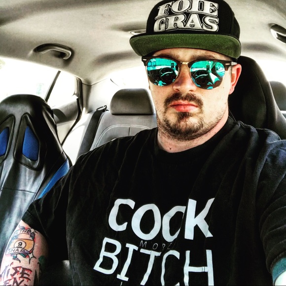 Profile Picture of Corey Lenio (@buystylez) on Poshmark