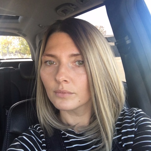 Profile Picture of Ally Foks (@allyf1234) on Poshmark