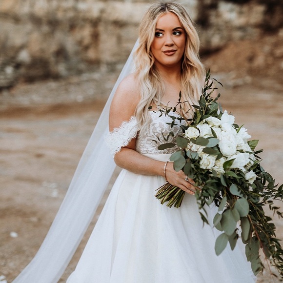 Profile Picture of Katelyn Hickman weng (@kehickman115) on Poshmark