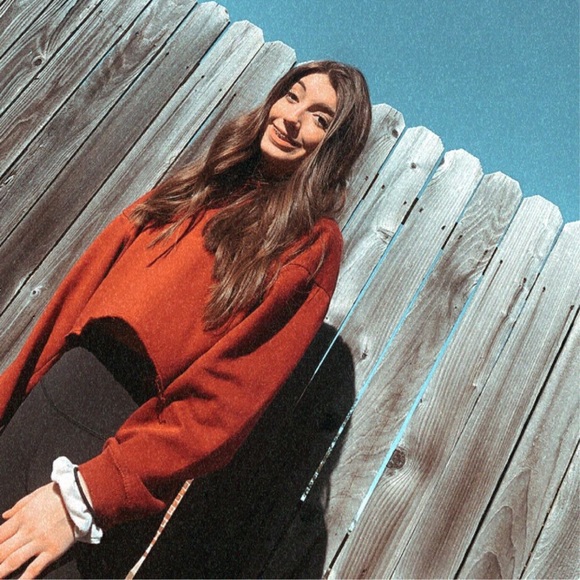 Profile Picture of Hailey Pasquill (@haileybrooke00) on Poshmark