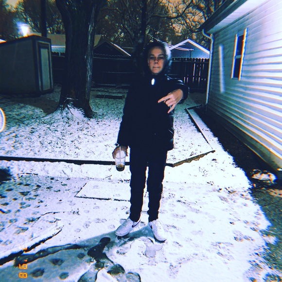 Profile Picture of Thomas Summers (@thomassummer304) on Poshmark