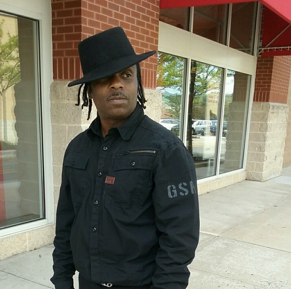 Profile Picture of Jean Rene (@jeankrene) on Poshmark