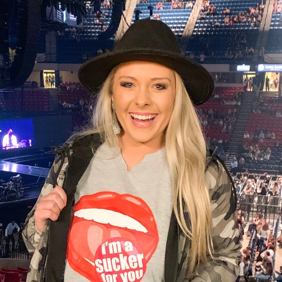 Profile Picture of Morgan Dobbs (@morgandobbsgray) on Poshmark