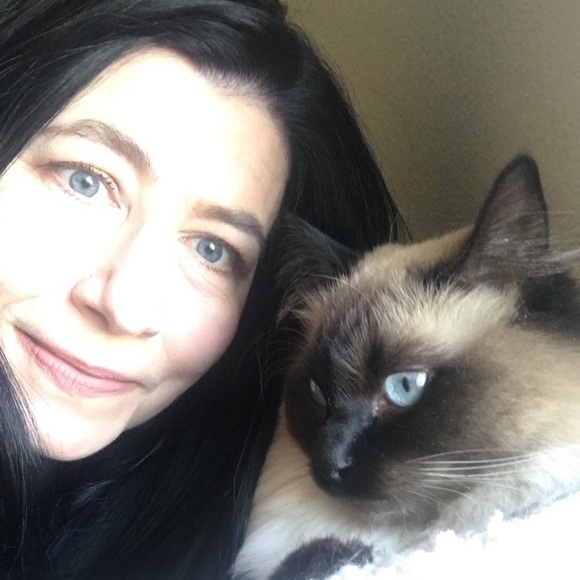 Profile Picture of Claudia Brendemuhl (@zoryatamsin) on Poshmark