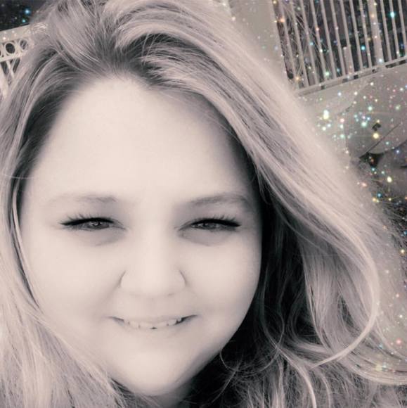 Ashley Dequeant-schick - Poshmark Profile Picture of Ashley Dequeant-schick (@aschick2014) on Poshmark