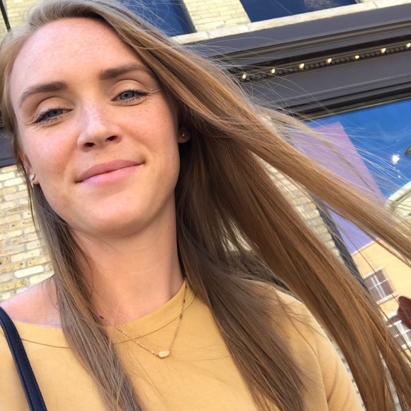 Profile Picture of Ashley Aegerter (@ashley_swim) on Poshmark