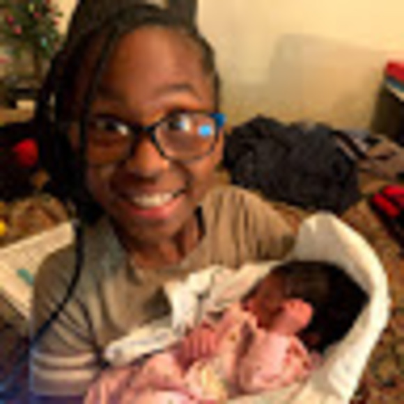 Profile Picture of Namiko B (@namikob123) on Poshmark