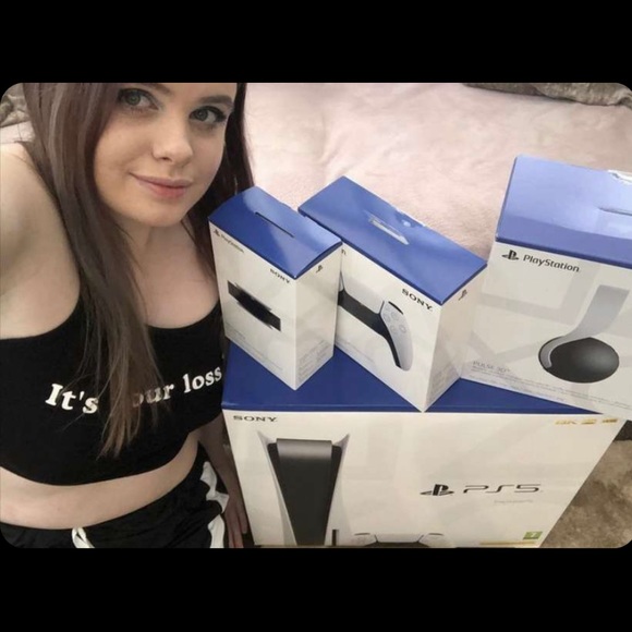 Profile Picture of Lisa Pagonis (@goneingames) on Poshmark