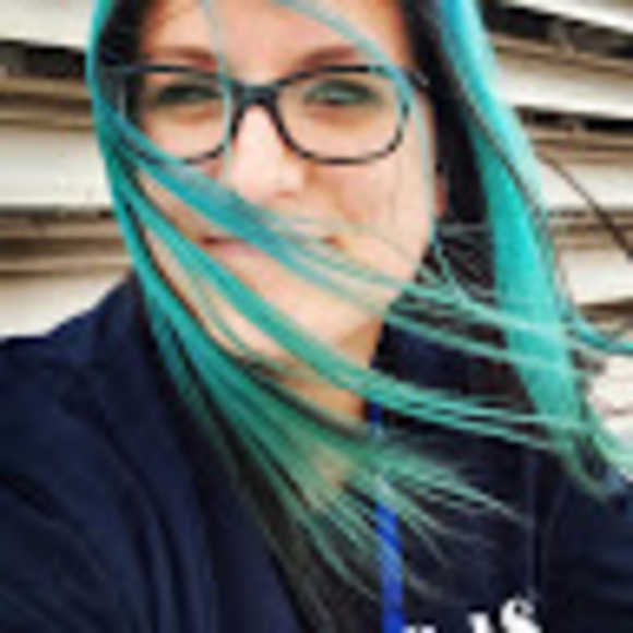 Profile Picture of Stacie Moody (@suziexslutsky) on Poshmark