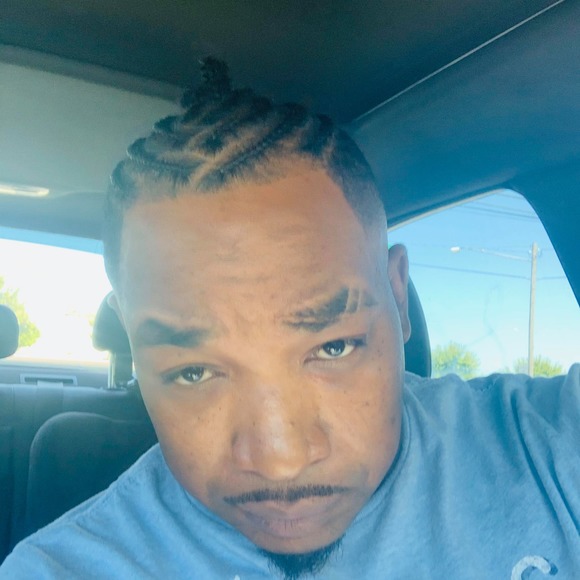 Profile Picture of Derrick Willis (@derrickwillis) on Poshmark