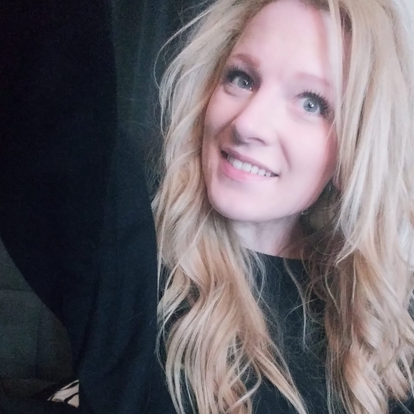 Profile Picture of Erica Koonce-radke (@e09121990) on Poshmark