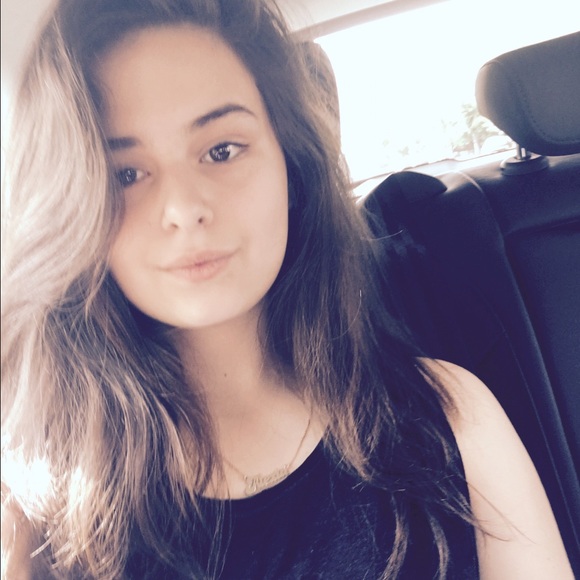 Profile Picture of Alexia Obădan (@alexia_1824) on Poshmark