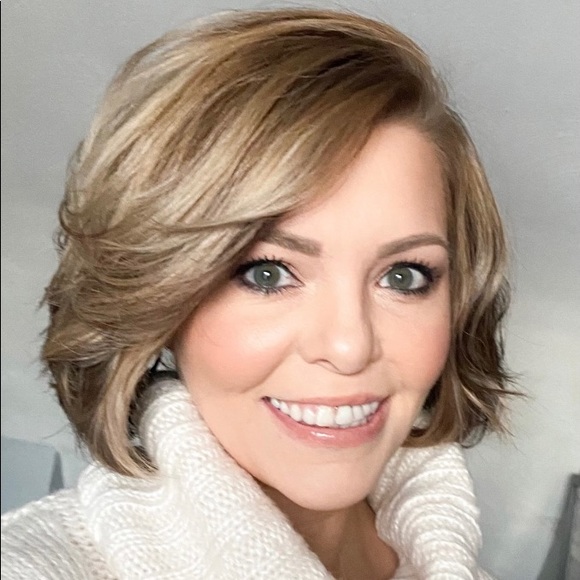 Profile Picture of April Goss (@aprilgoss39) on Poshmark