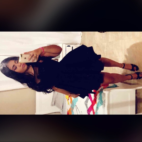 Profile Picture of Zoelys Lugo (@xzoelysx) on Poshmark