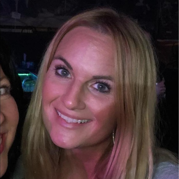 Profile Picture of Dana Schaefer (@drds0927) on Poshmark