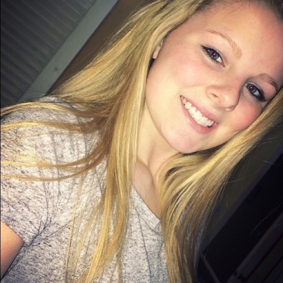 Profile Picture of Lucy Blake (@lucyblake17) on Poshmark
