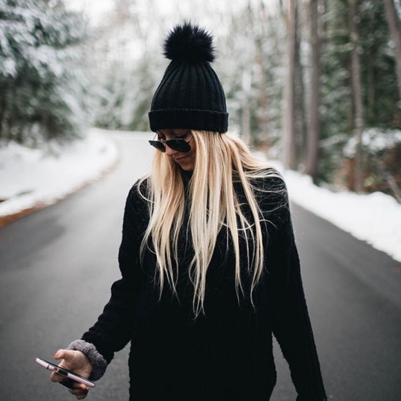 Profile Picture of Julia Makris (@julia_makris) on Poshmark