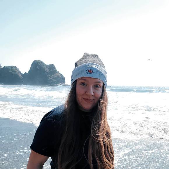 Profile Picture of Brittany Blethen (@blethenb) on Poshmark