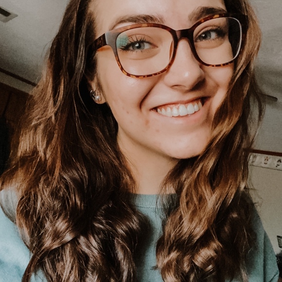 Profile Picture of Makayla Matthews (@makayla_1014) on Poshmark