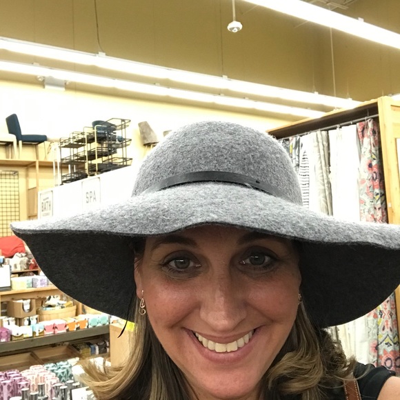 Profile Picture of Kathy Davis (@nursedavis12) on Poshmark