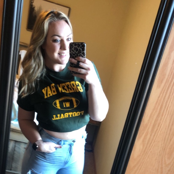 Profile Picture of Angela Reed (@angela_ashley) on Poshmark