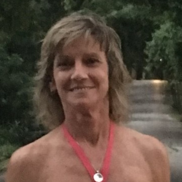 Profile Picture of Debbie Alexander (@dkalexa) on Poshmark