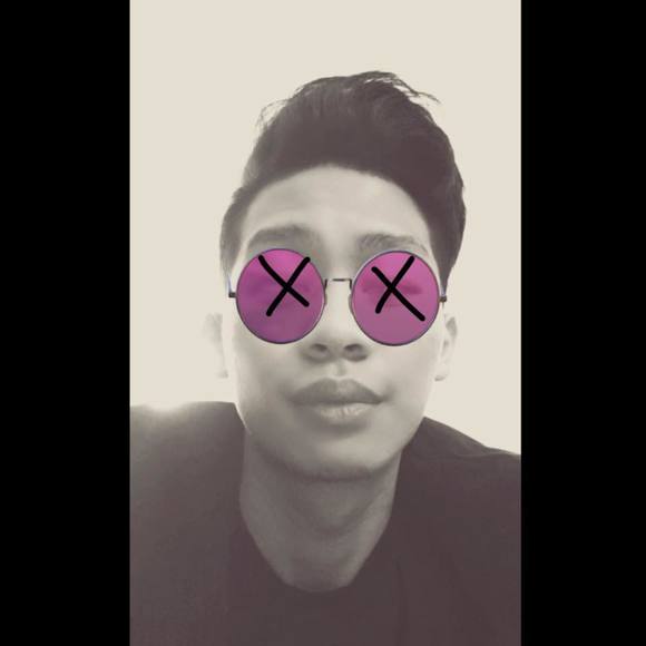 Profile Picture of Kevin Tapia (@kevinz023) on Poshmark