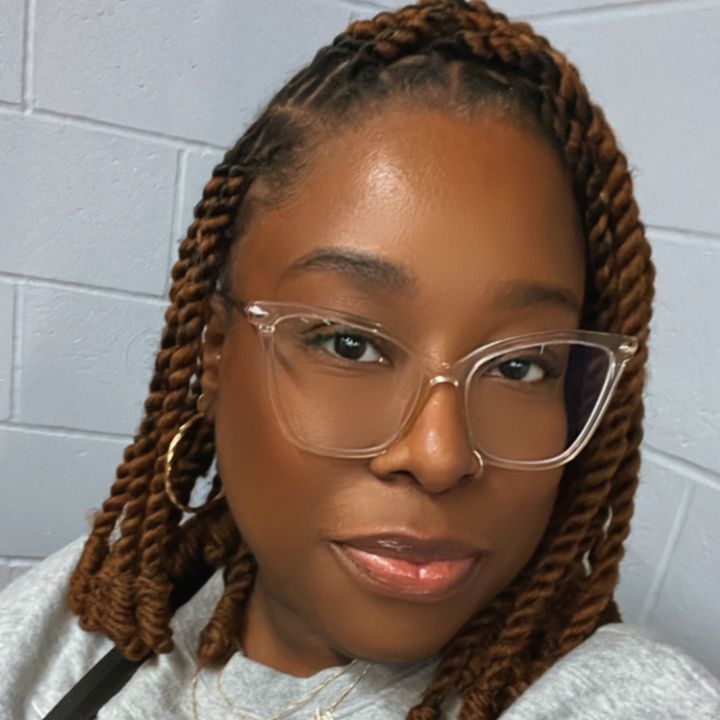 Profile Picture of Tara Lauren (@taralaurenmua) on Tiktok