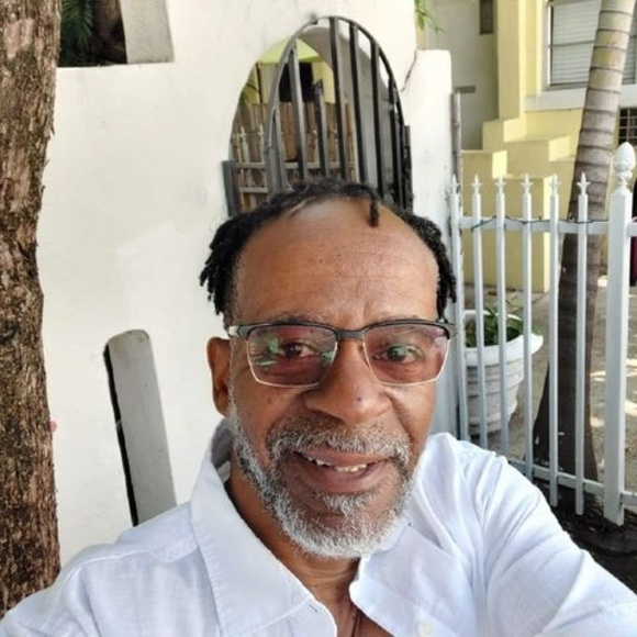 Profile Picture of Jeffrey Edwards (@jeffreyedwar285) on Poshmark