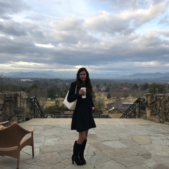 Profile Picture of Galyna Palamarchuk (@galyna29) on Poshmark