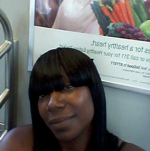 Profile Picture of Michelle Glover (@shelley315) on Poshmark