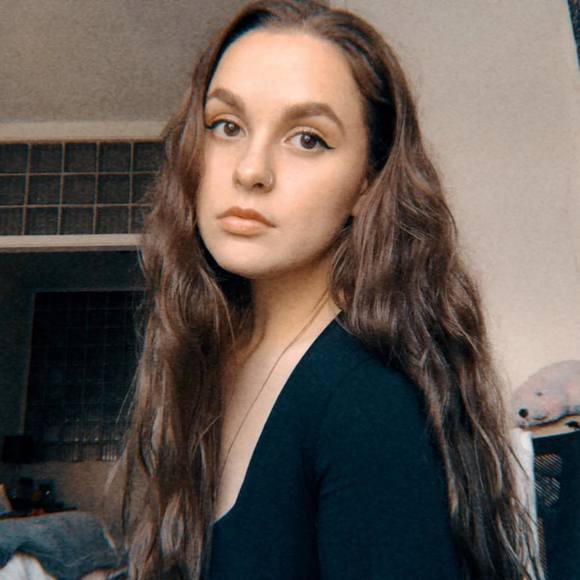 Profile Picture of Taylor Heinz (@tmheinz) on Poshmark