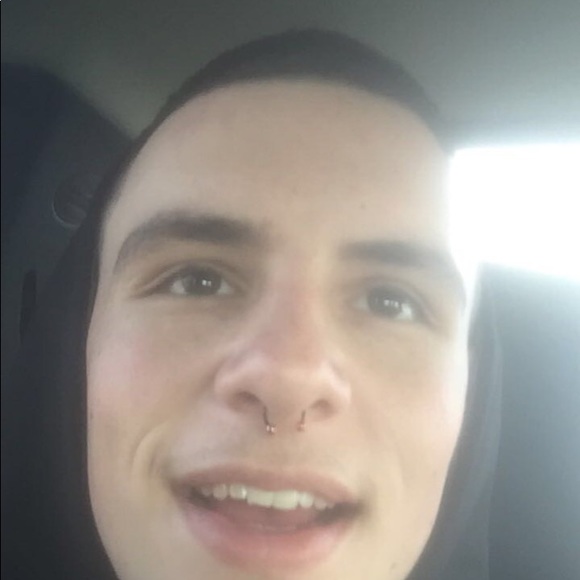 Profile Picture of Nicholas Ramazetti (@ramazetti) on Poshmark