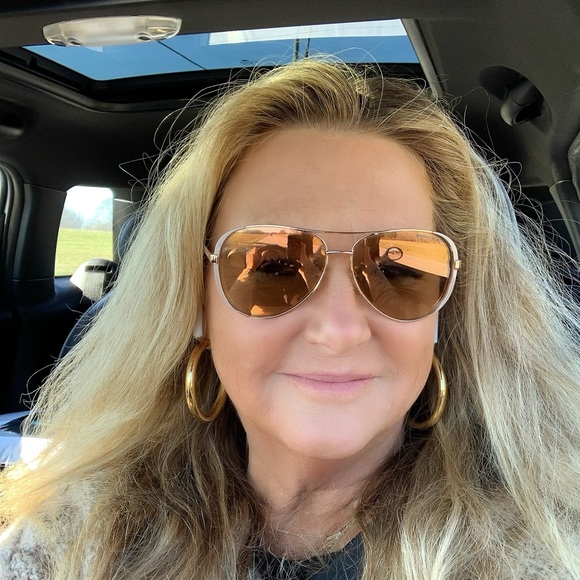 Profile Picture of Joanne Bailey (@joannebailey864) on Poshmark