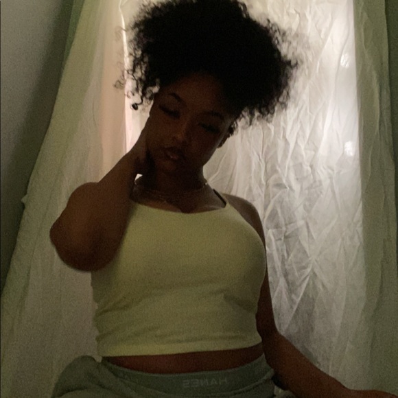 Profile Picture of Saray Southall (@fuxmiko) on Poshmark