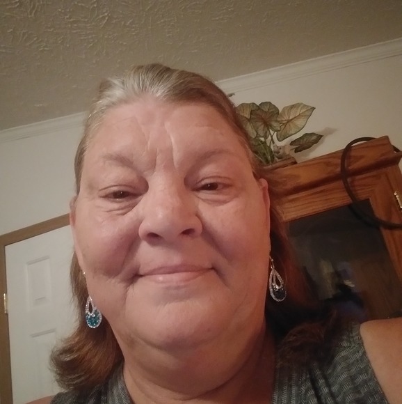 Profile Picture of Pamela Payne (@paynepam930) on Poshmark