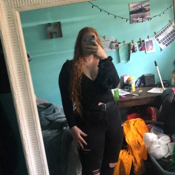 Profile Picture of Sarah Kehler (@s_kehler) on Poshmark