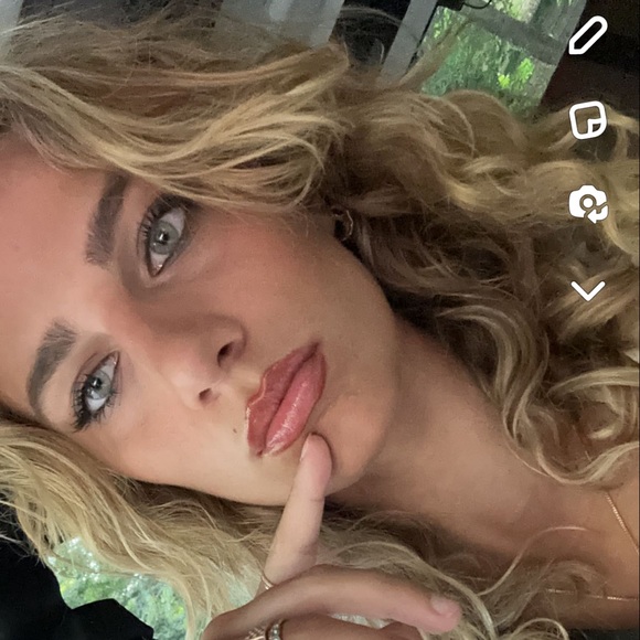 Profile Picture of Savannah Fletcher (@savfletcher18) on Poshmark