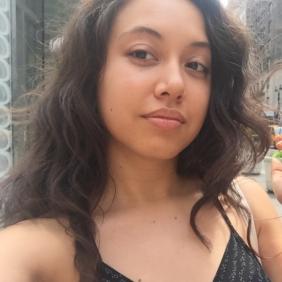 Profile Picture of Tina Holmes (@h2olmes) on Poshmark