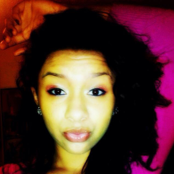 Profile Picture of Stefanny Soza (@stefff95) on Poshmark