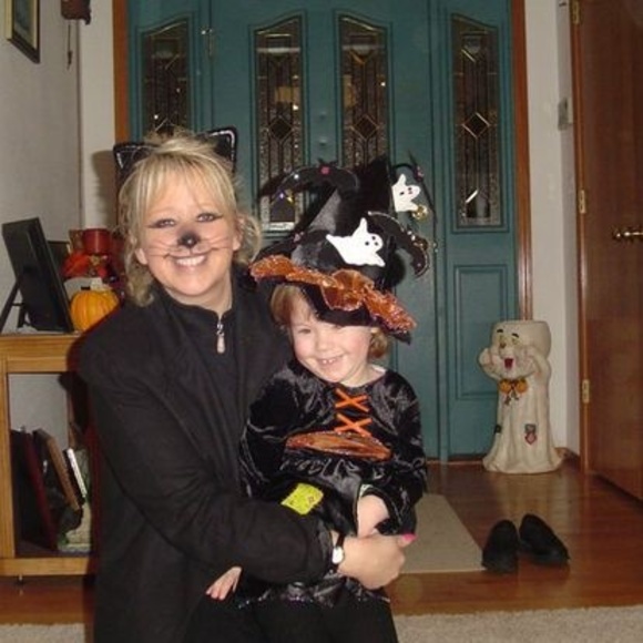 Profile Picture of Pamela Fletcher (@pammiefletcher) on Poshmark