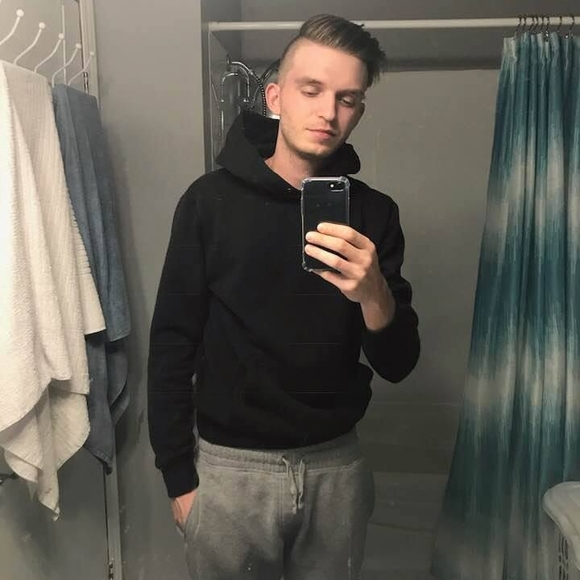 Profile Picture of Josh Cannon (@josh_cannon) on Poshmark