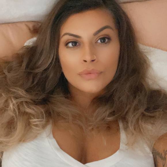 Profile Picture of Sonja Lara-gonzalez (@sonjamarialg) on Poshmark