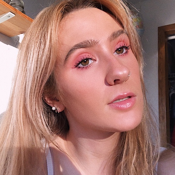 Profile Picture of Emily Decker (@emily__decker) on Poshmark