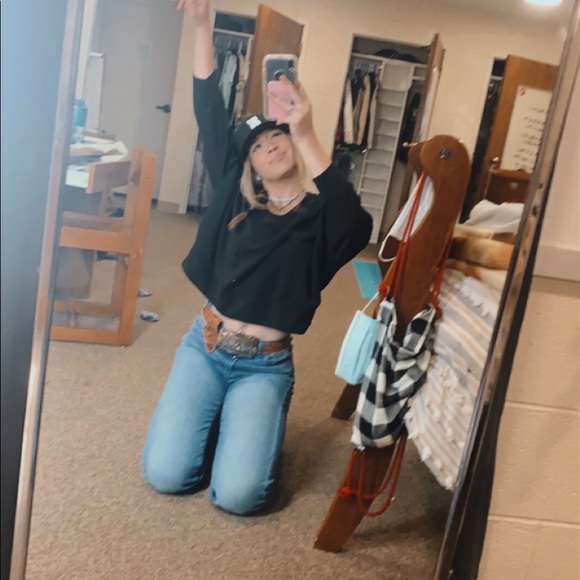 Profile Picture of Annmarie Counts (@annmarie_counts) on Poshmark